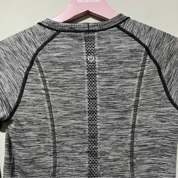 Lululemon Swiftly Tech Long Sleeve Crew Black / White (Grey Ombre) Size 4 - Picture 11 of 12